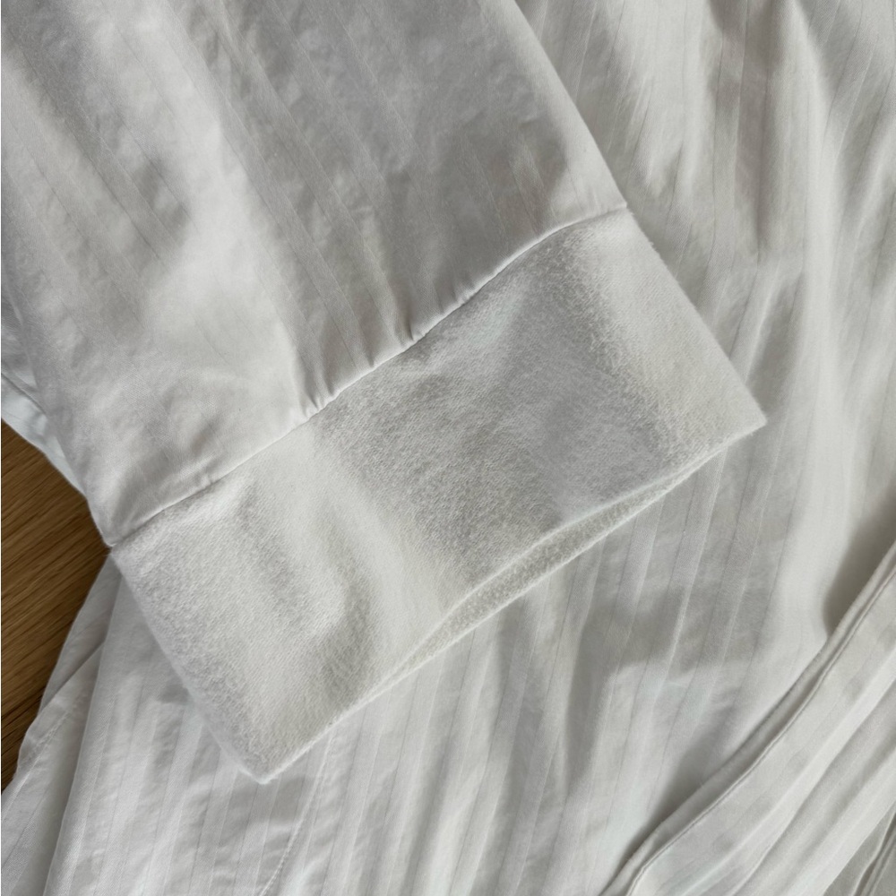 BedHead White Robe - Picture 5 of 6
